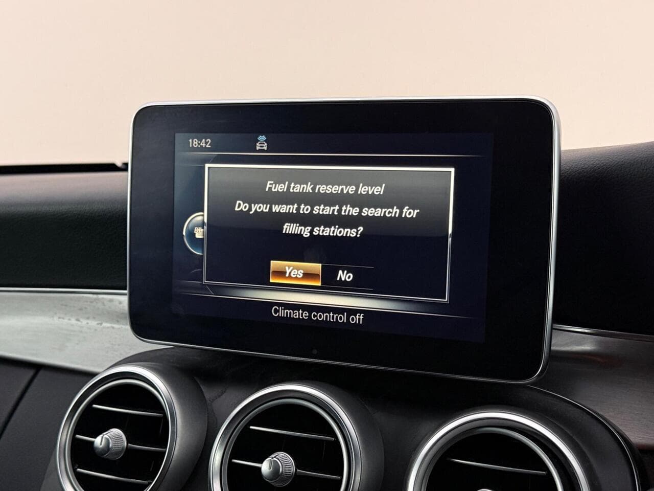 Mercedes-Benz C Class thumbnail Infotainment System