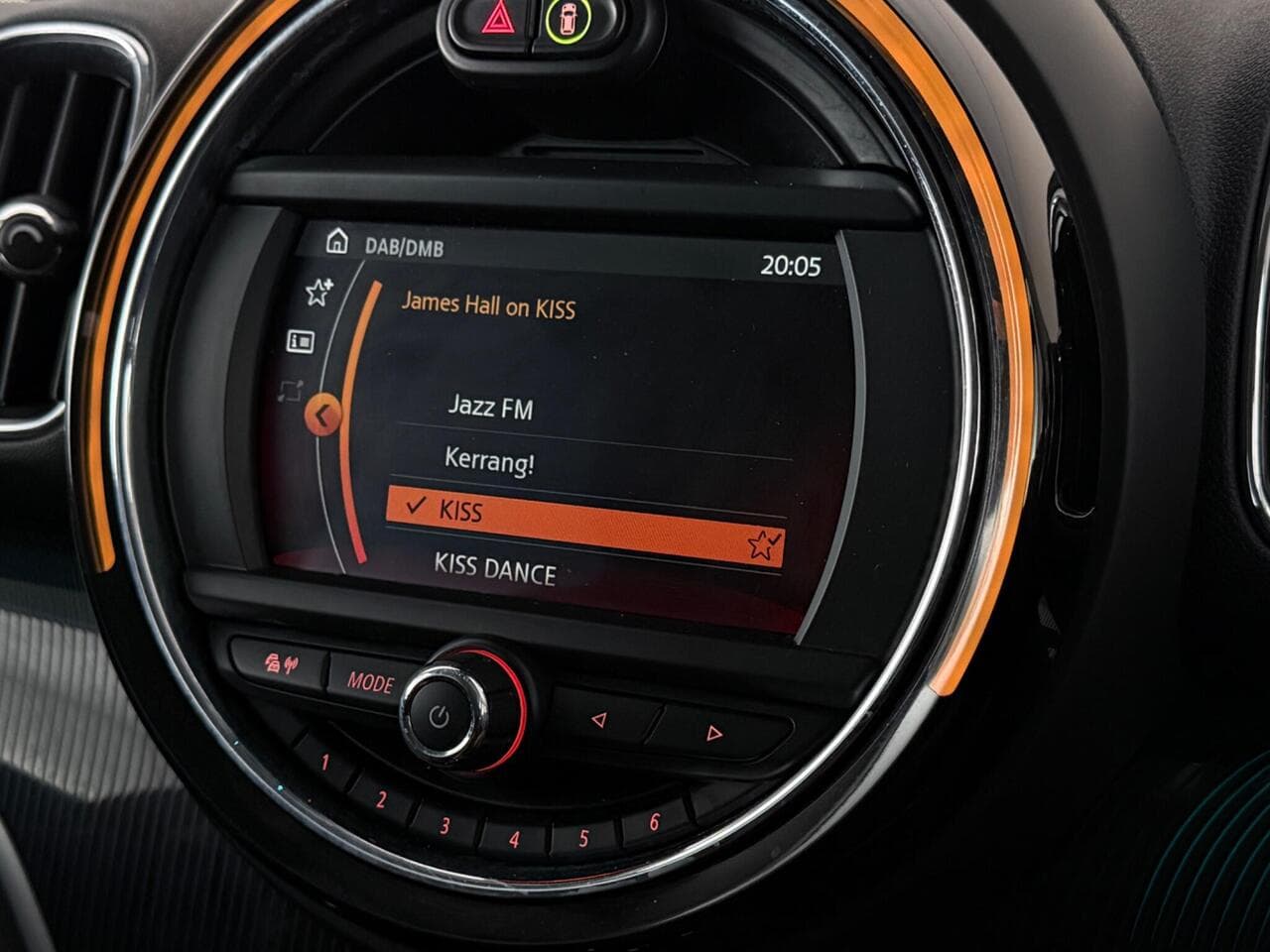 MINI Countryman thumbnail Infotainment System