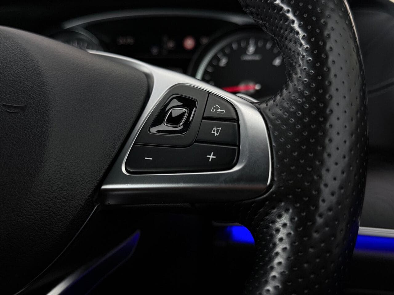 Mercedes-Benz E Class thumbnail Misc Controls