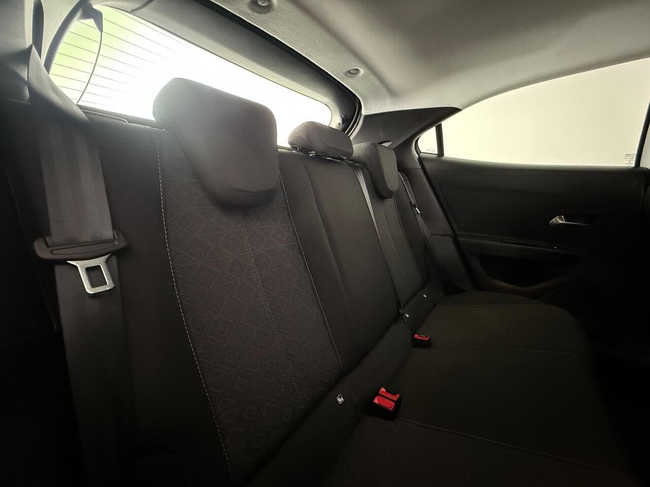 Vauxhall Mokka thumbnail Seats Rear