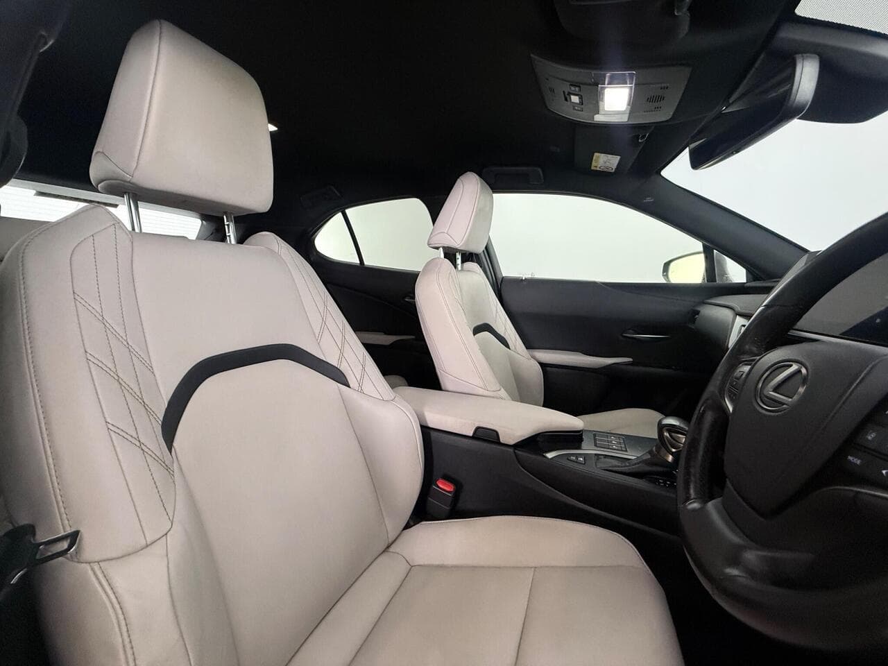 Lexus UX thumbnail Seat Driver