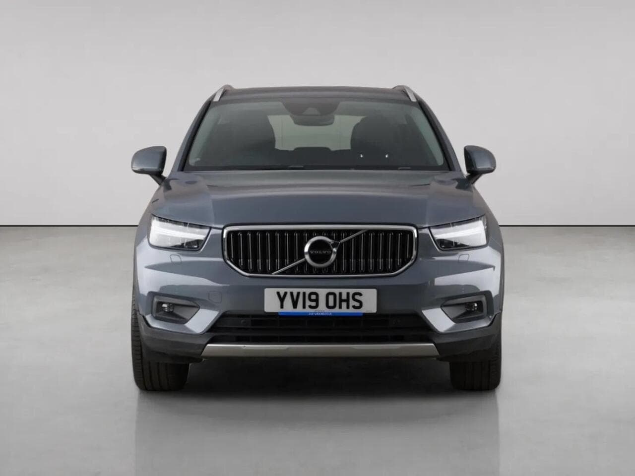 Volvo XC40 thumbnail Front