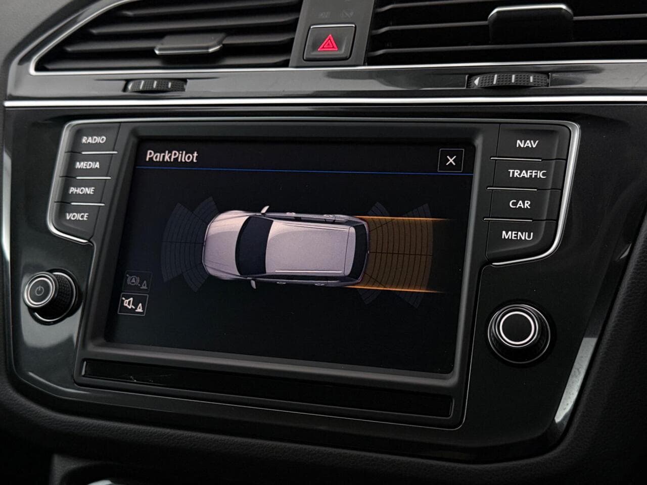 Volkswagen Tiguan thumbnail Infotainment System