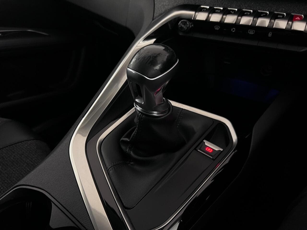Peugeot 3008 thumbnail Interior Front