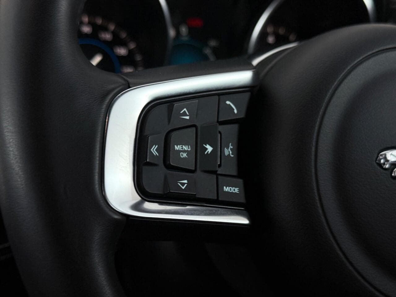 Jaguar XE thumbnail Misc Controls