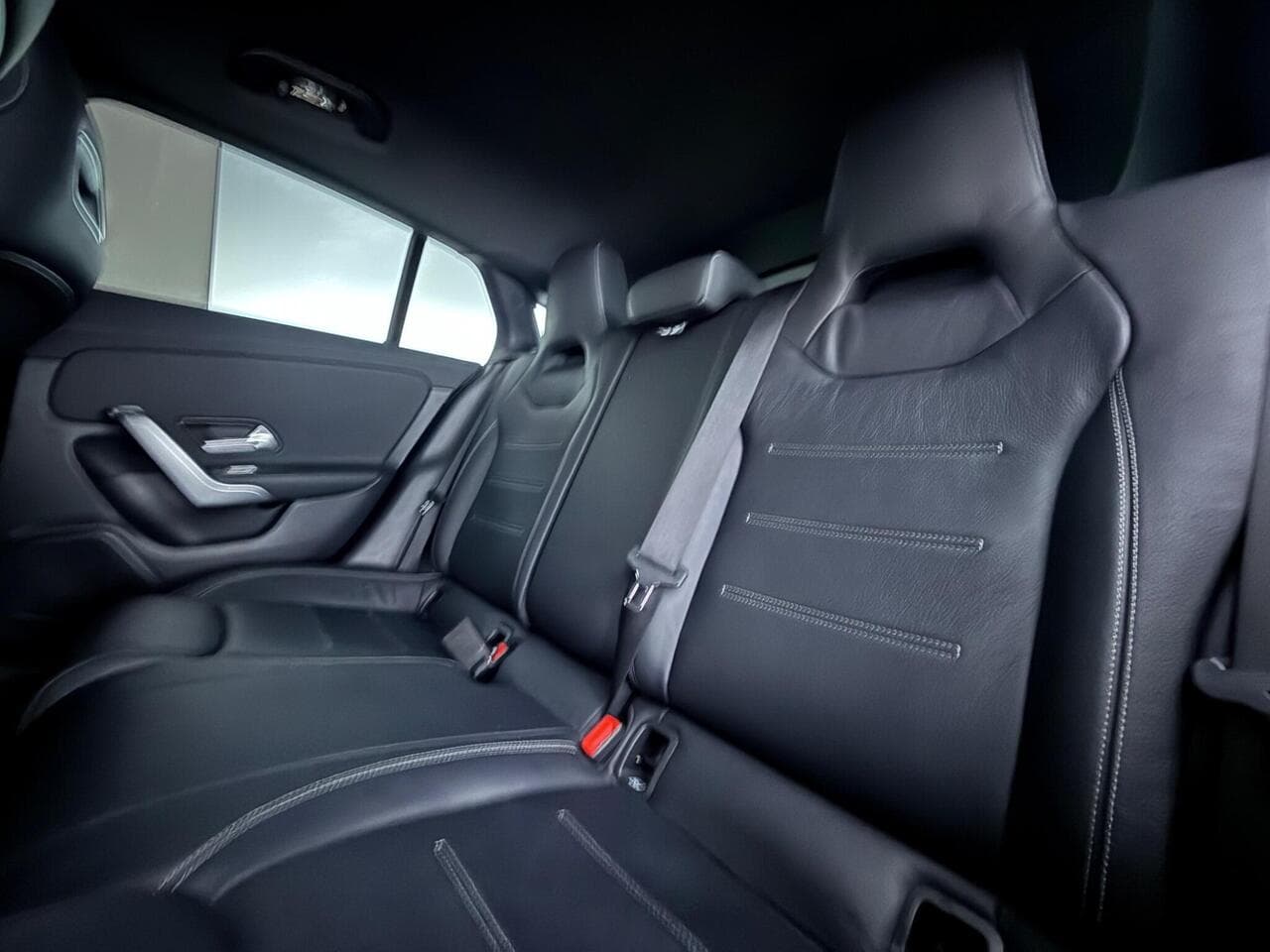 Mercedes-Benz CLA thumbnail Seats Rear