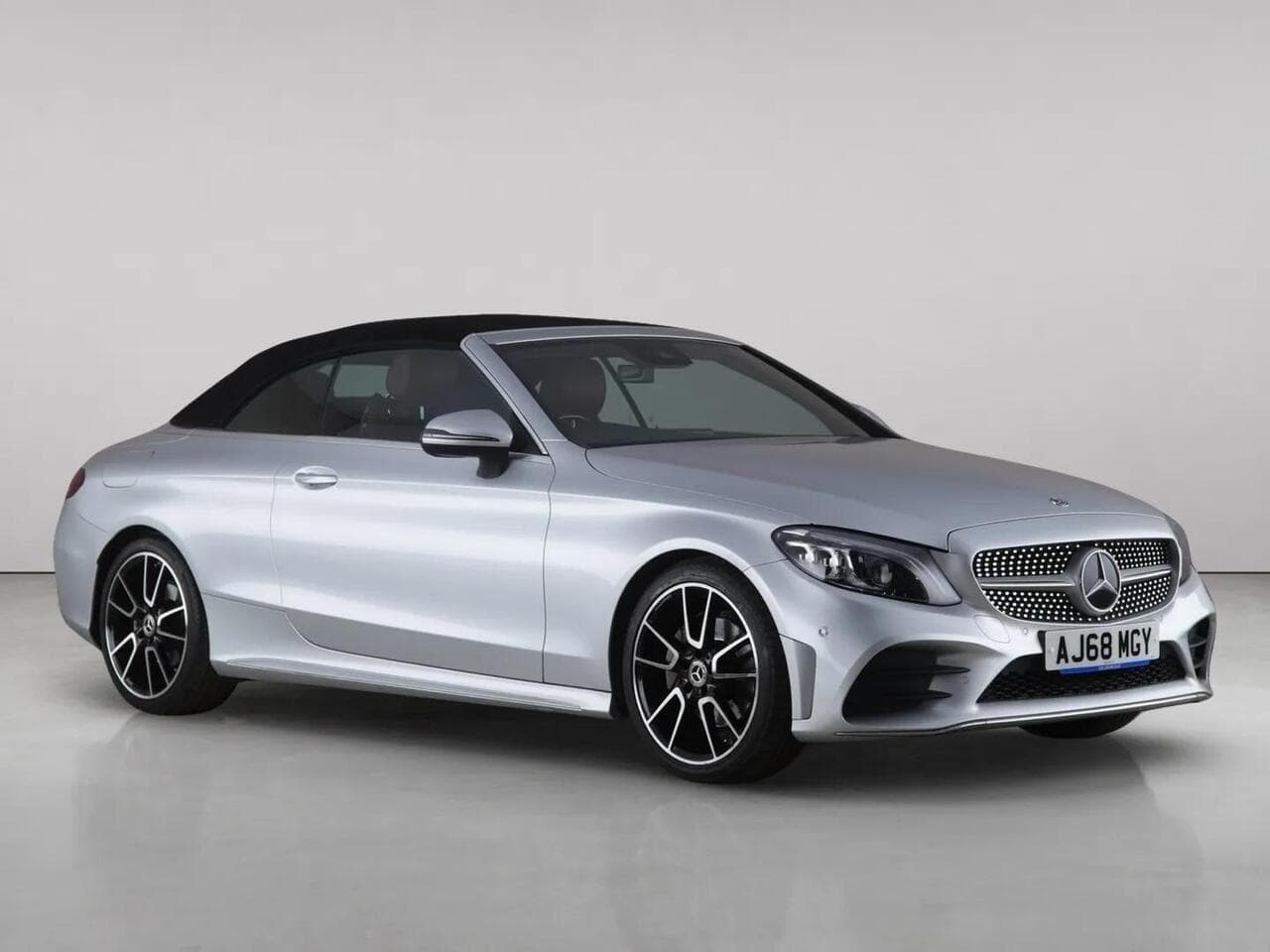 Mercedes-Benz C Class thumbnail Front Right