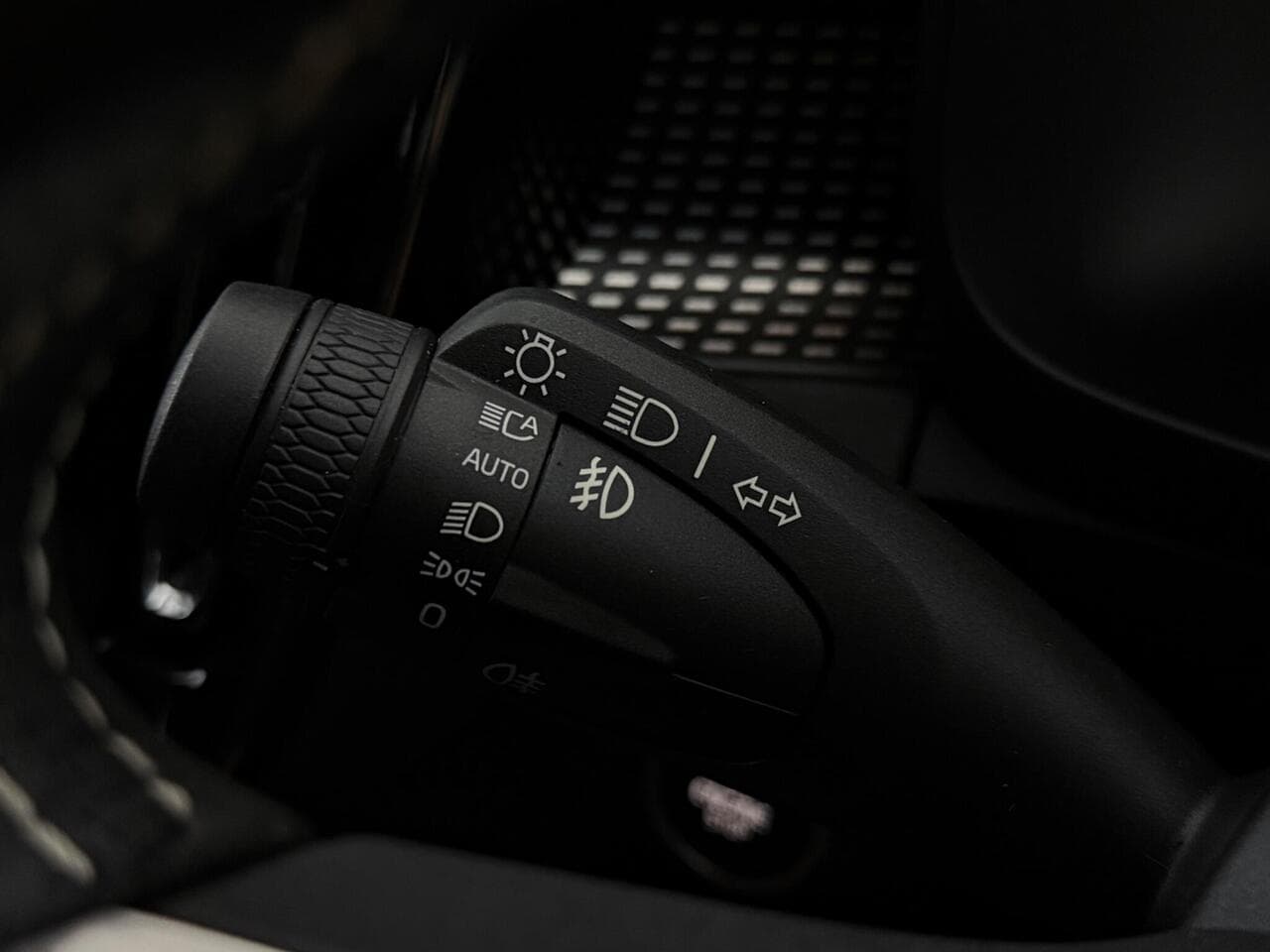 Volvo XC40 thumbnail Misc Controls