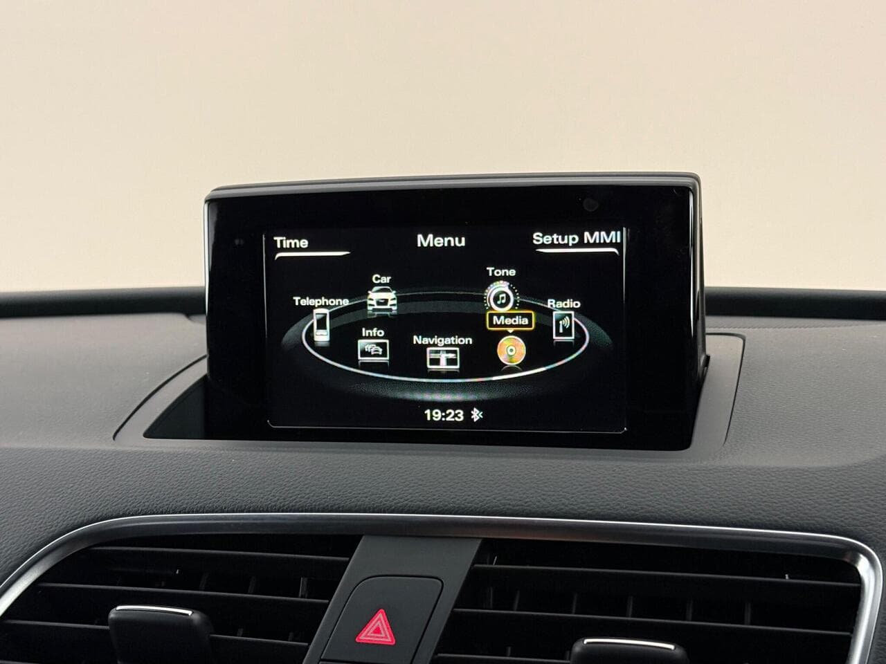 Audi Q3 thumbnail Infotainment System