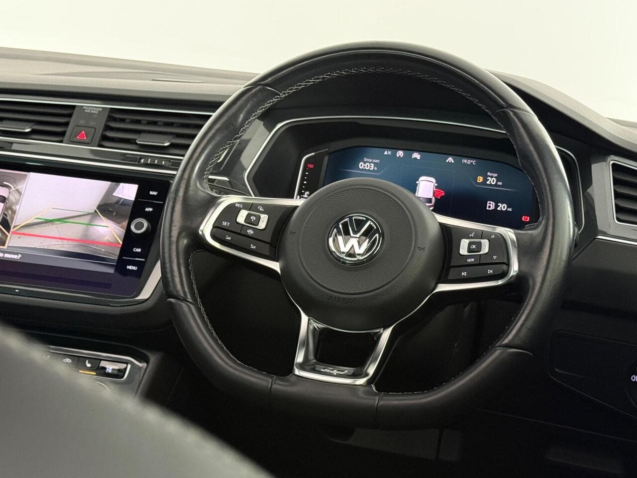 Volkswagen Tiguan thumbnail Steering Wheel