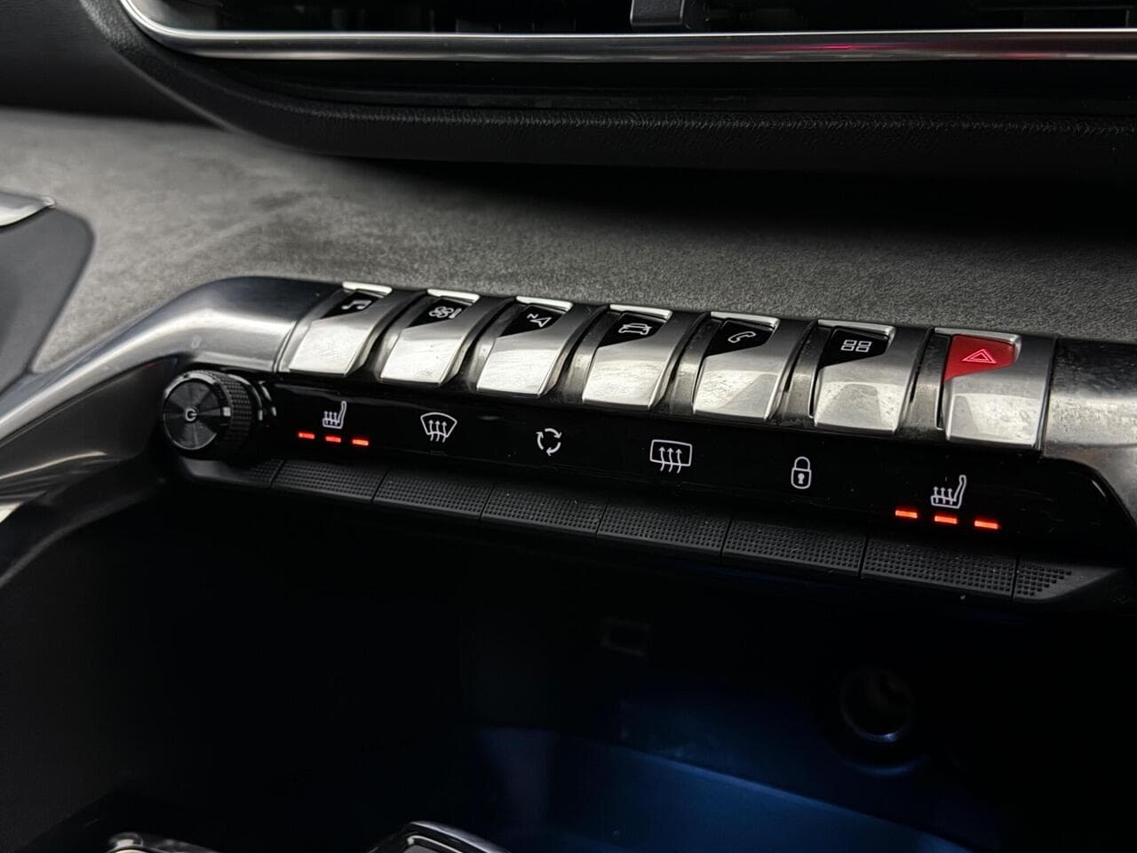 Peugeot 5008 thumbnail Misc Controls