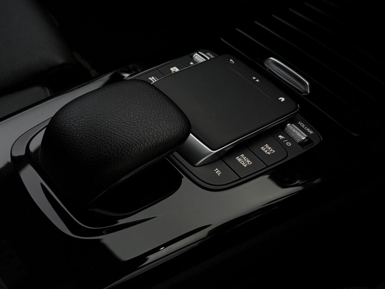 Mercedes-Benz CLA thumbnail Misc Controls