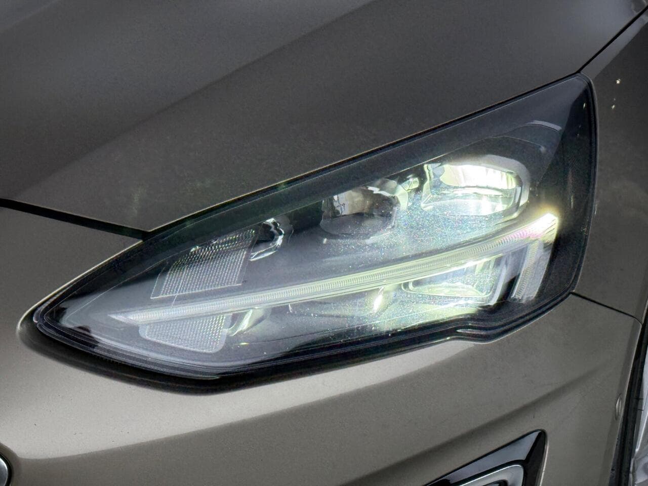 Ford Focus thumbnail Lights Front