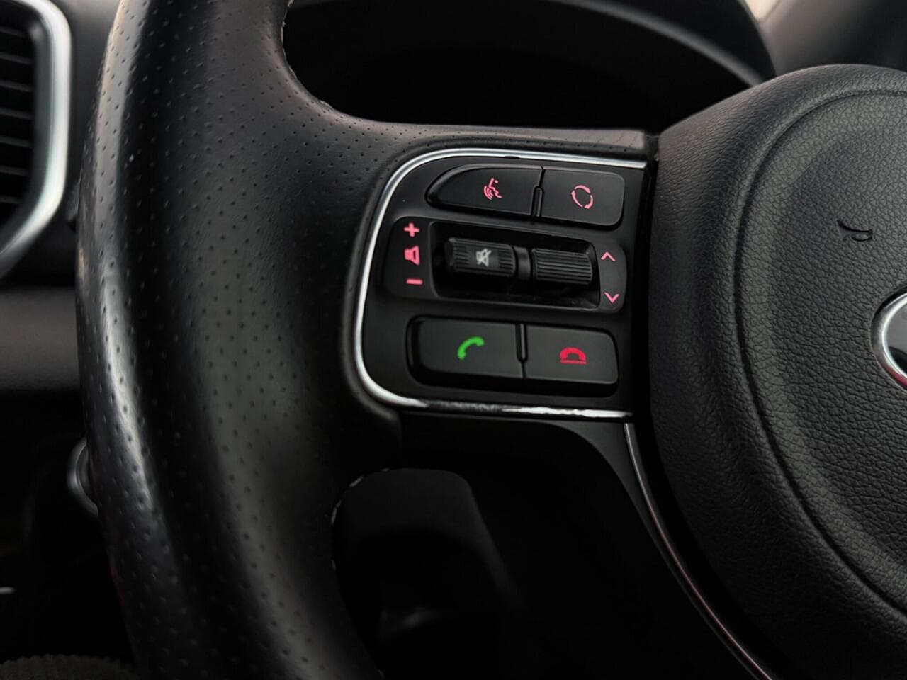 Kia Sportage thumbnail Misc Controls