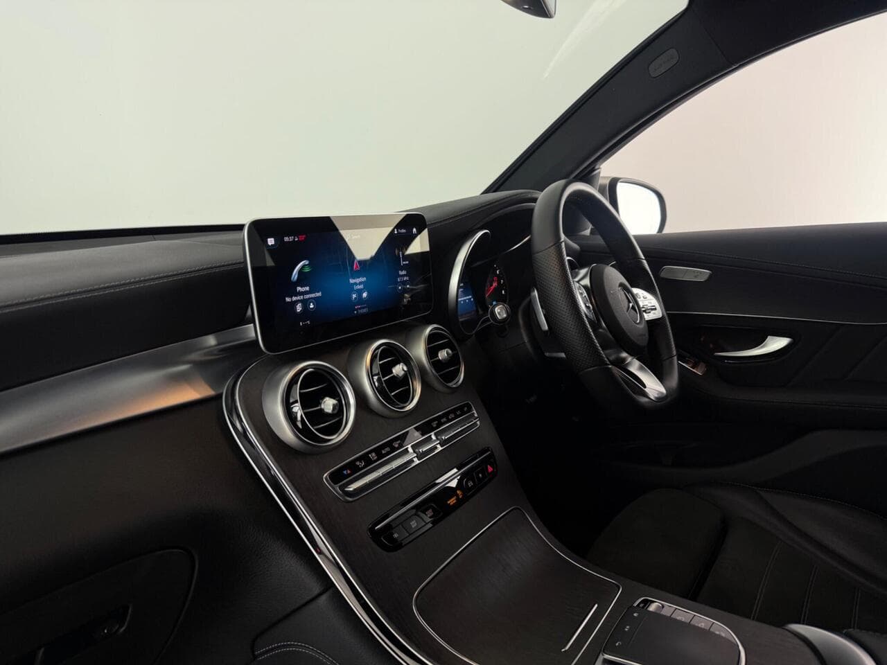 Mercedes-Benz GLC thumbnail Interior Front