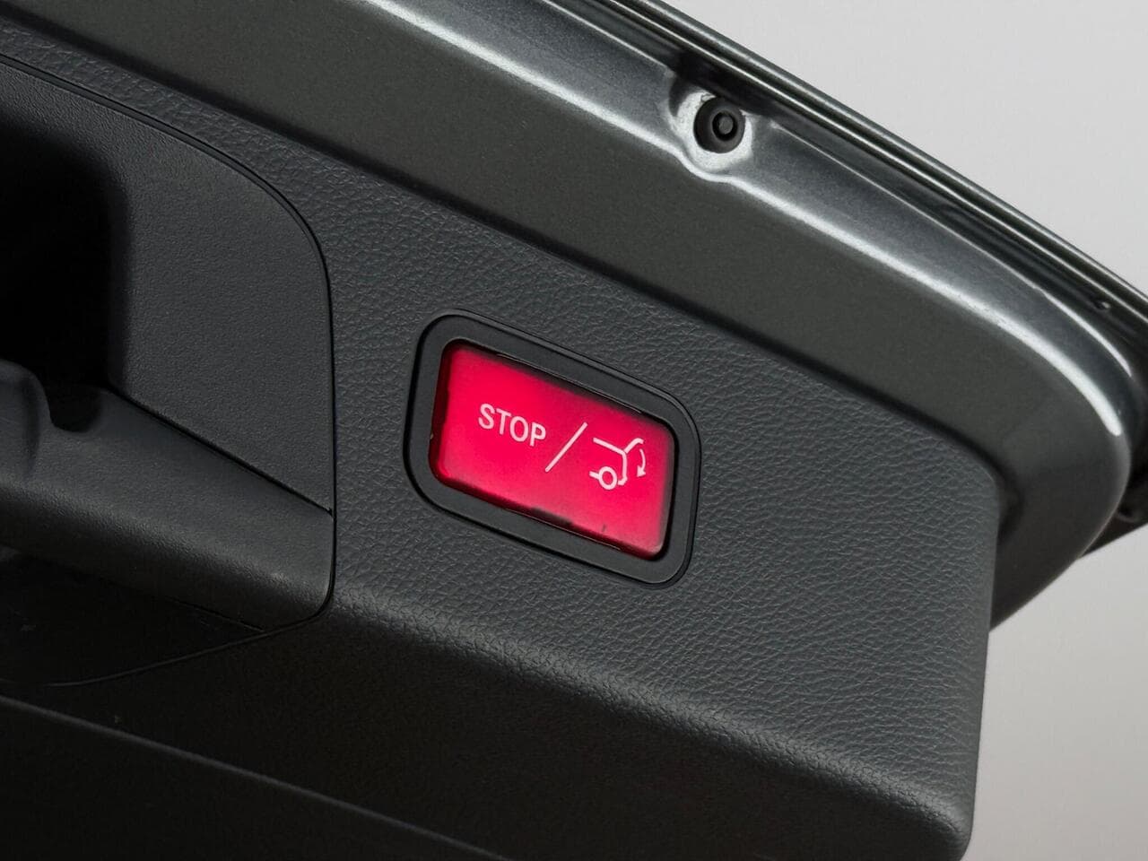 Mercedes-Benz GLC thumbnail Misc Controls