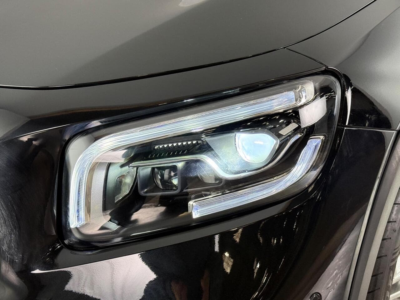 Mercedes-Benz GLB thumbnail Lights Front