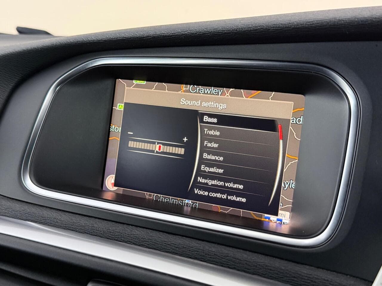 Volvo V40 thumbnail Infotainment System