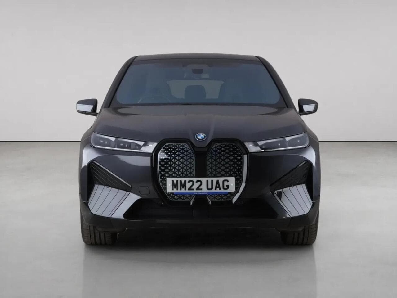 BMW iX thumbnail Front