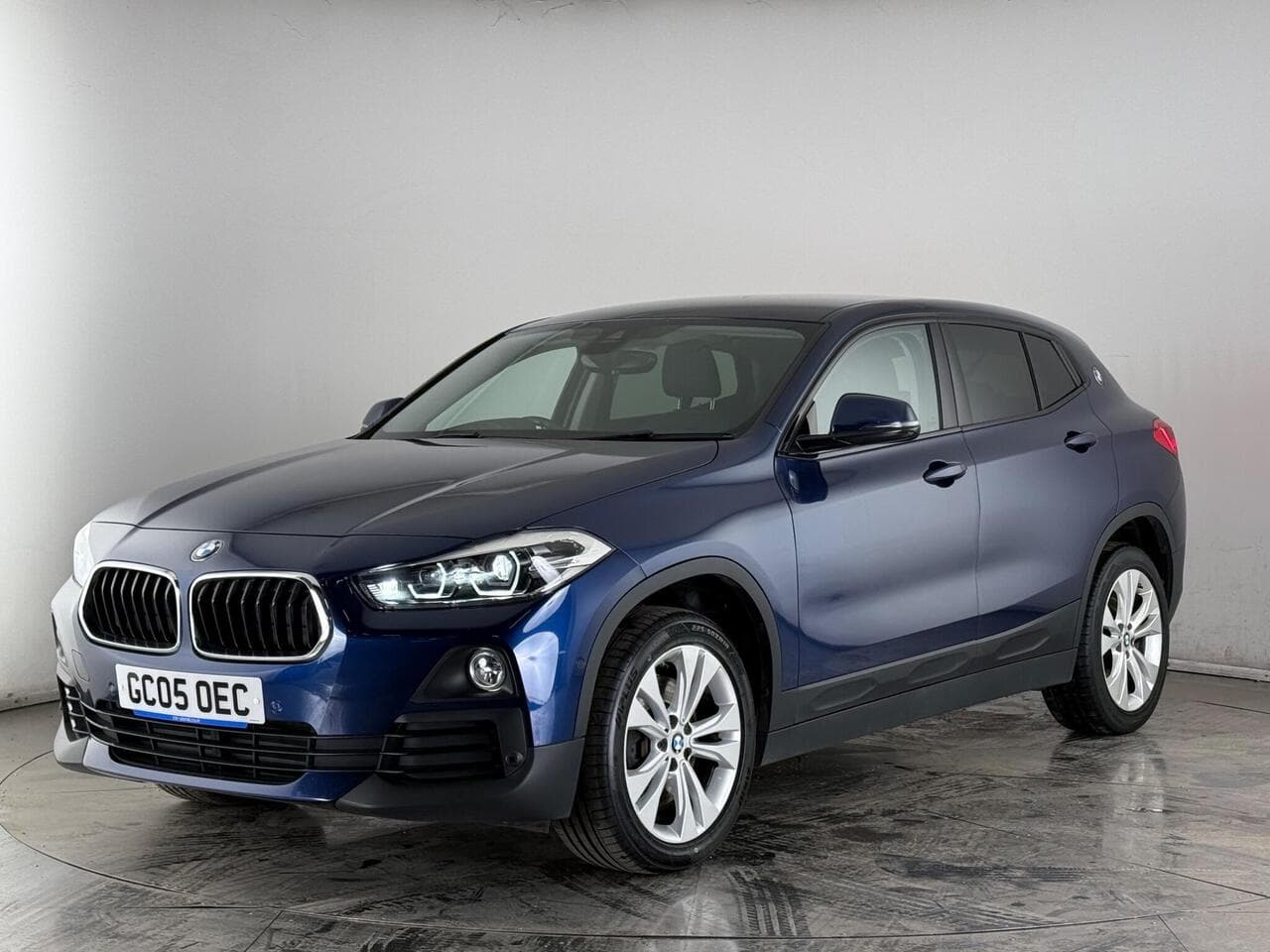 BMW X2 thumbnail Front Left