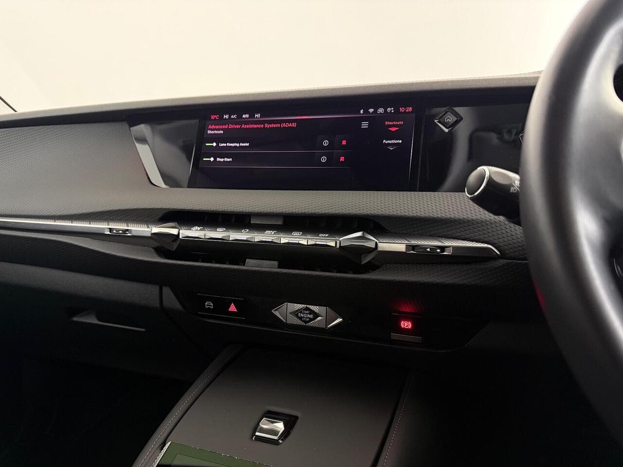 DS AUTOMOBILES DS 4 thumbnail Infotainment System