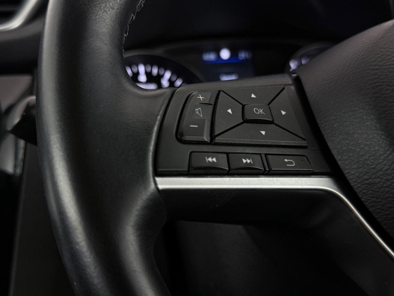 Nissan Qashqai thumbnail Misc Controls