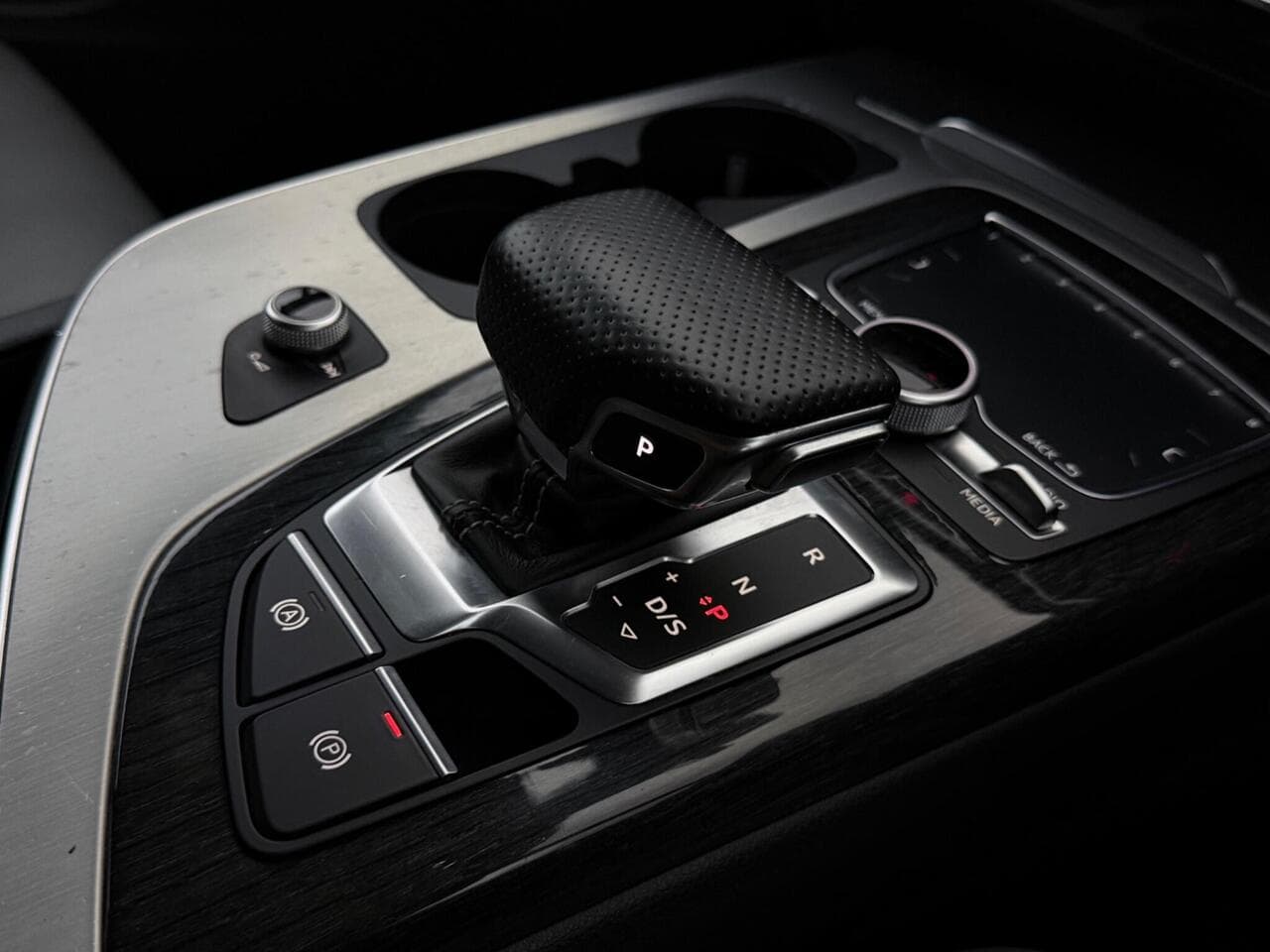 Audi Q7 thumbnail Misc Controls