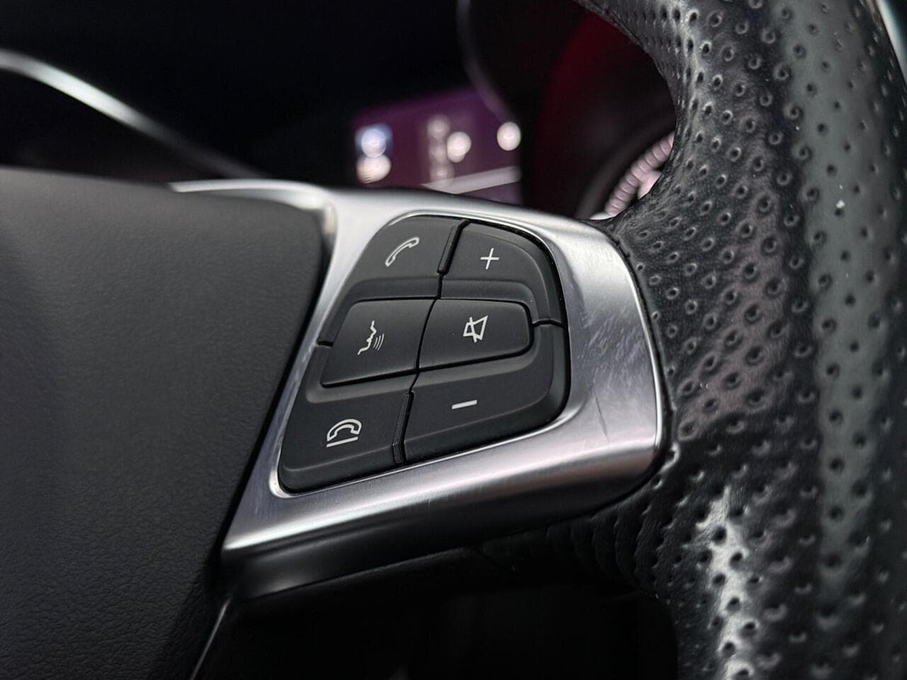 Mercedes-Benz C Class thumbnail Misc Controls