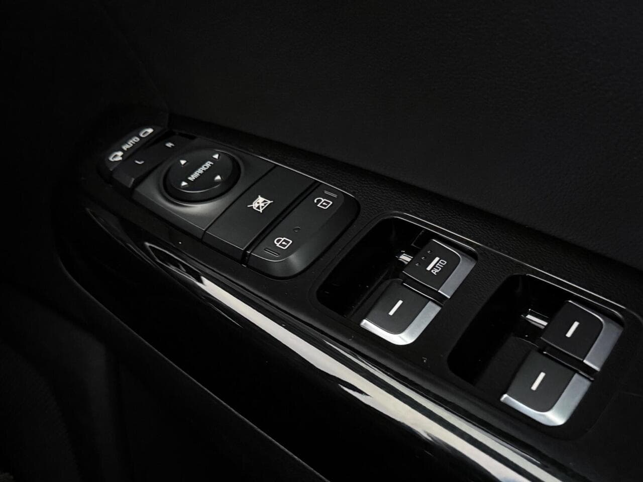 Kia Sportage thumbnail Misc Controls