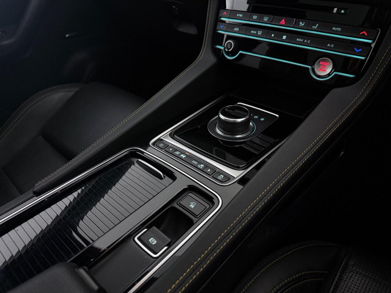 Jaguar F-PACE thumbnail Misc Controls