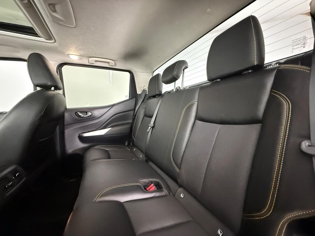 Nissan Navara thumbnail Seats Rear