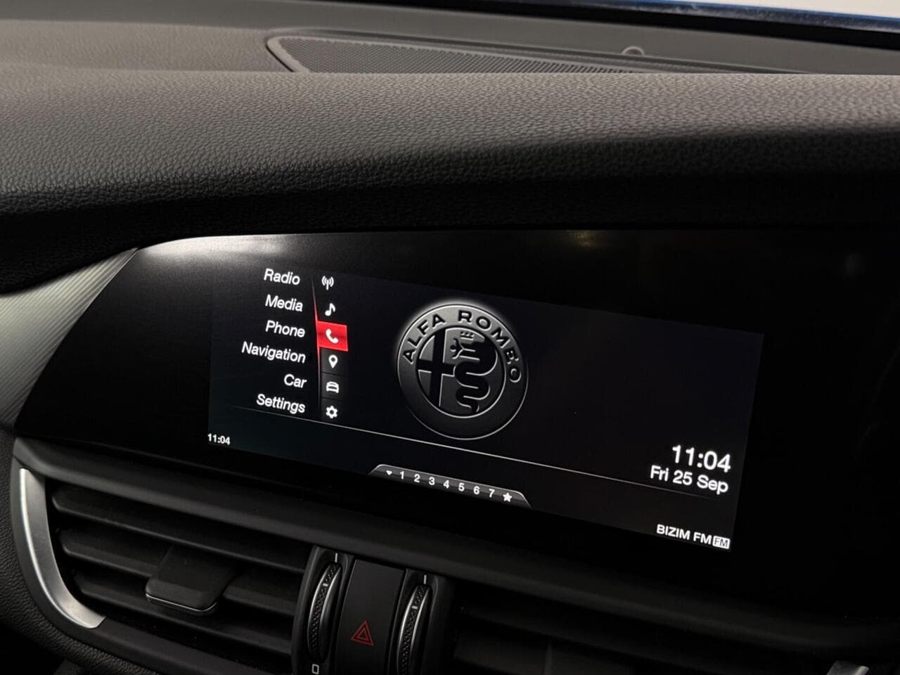Alfa Romeo Giulia thumbnail Infotainment System