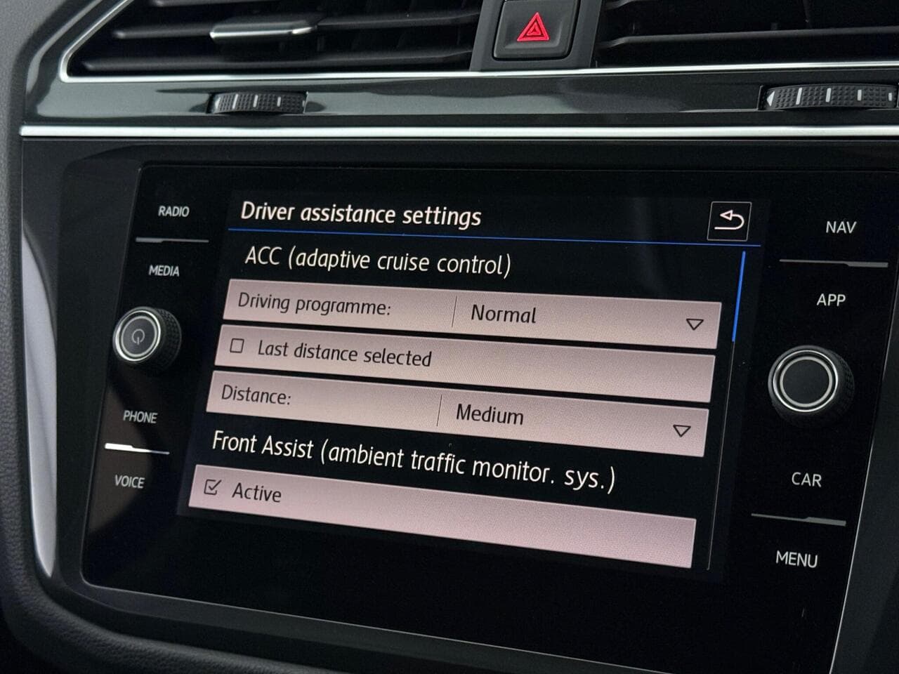Volkswagen Tiguan thumbnail Infotainment System