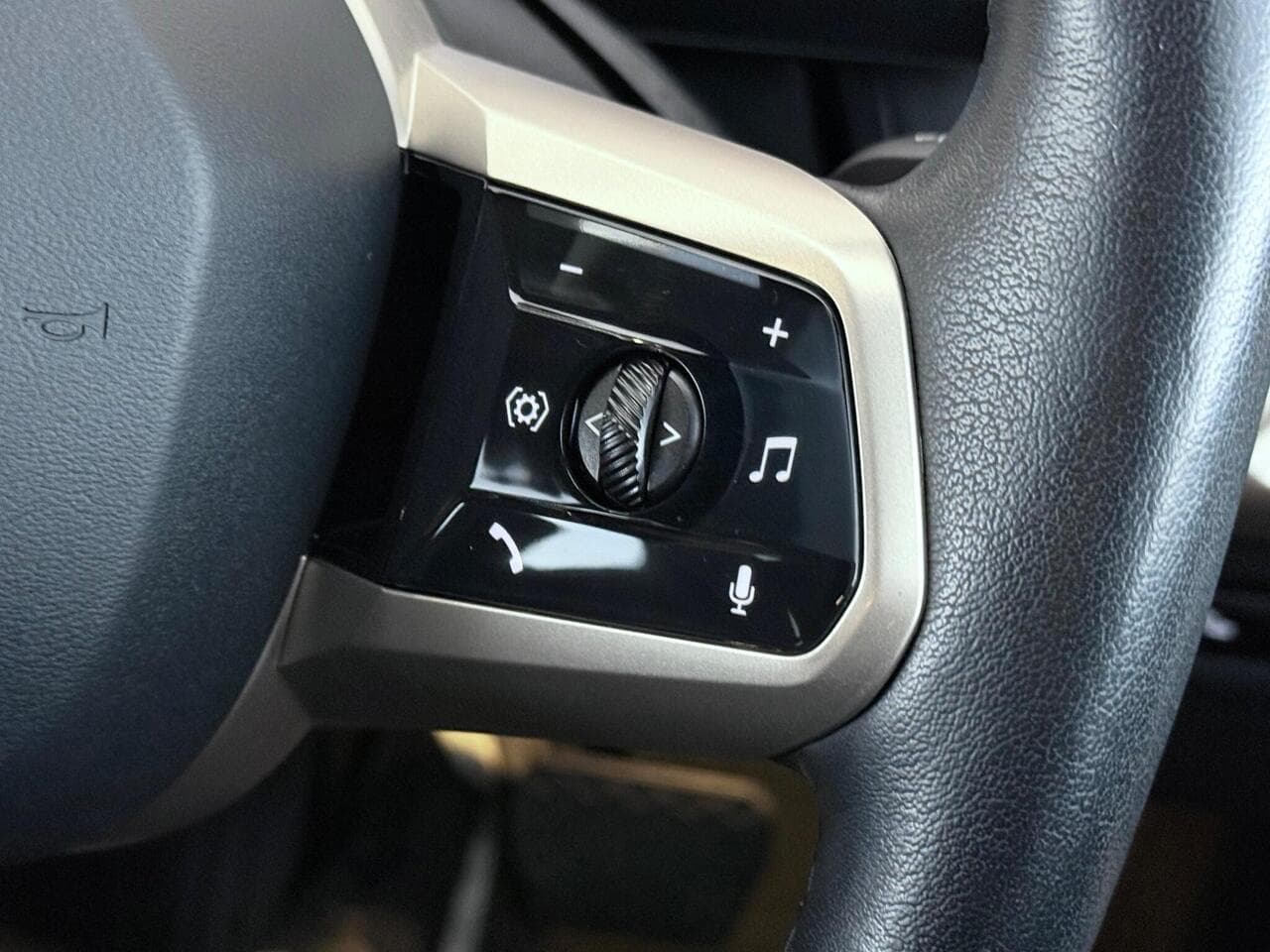 BMW iX thumbnail Misc Controls