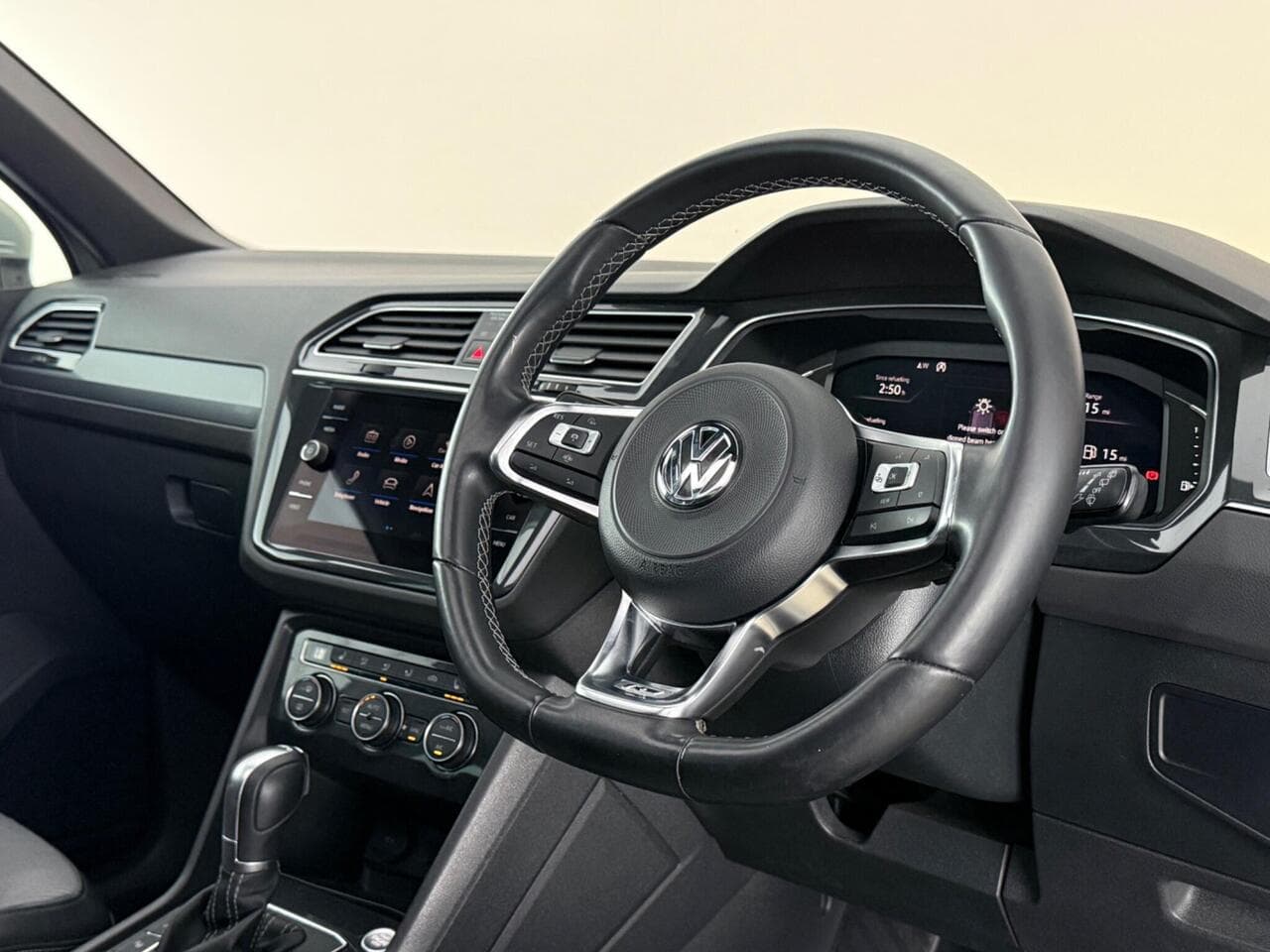 Volkswagen Tiguan thumbnail Steering Wheel
