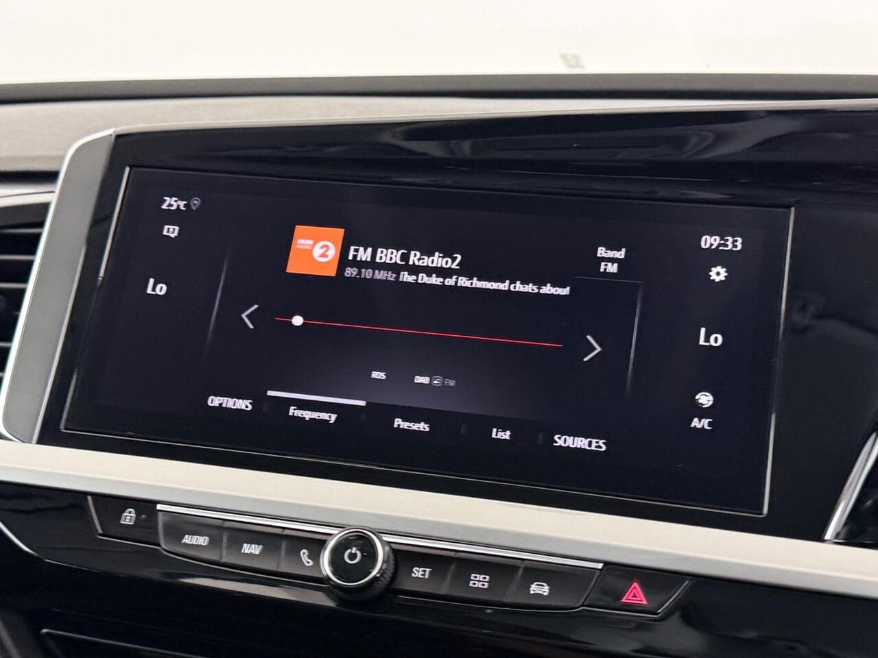 Vauxhall Grandland thumbnail Infotainment System