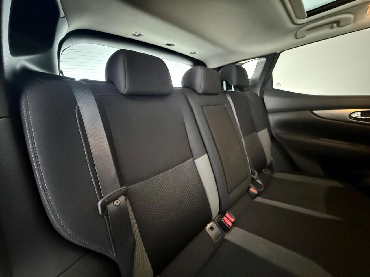 Nissan Qashqai thumbnail Seats Rear