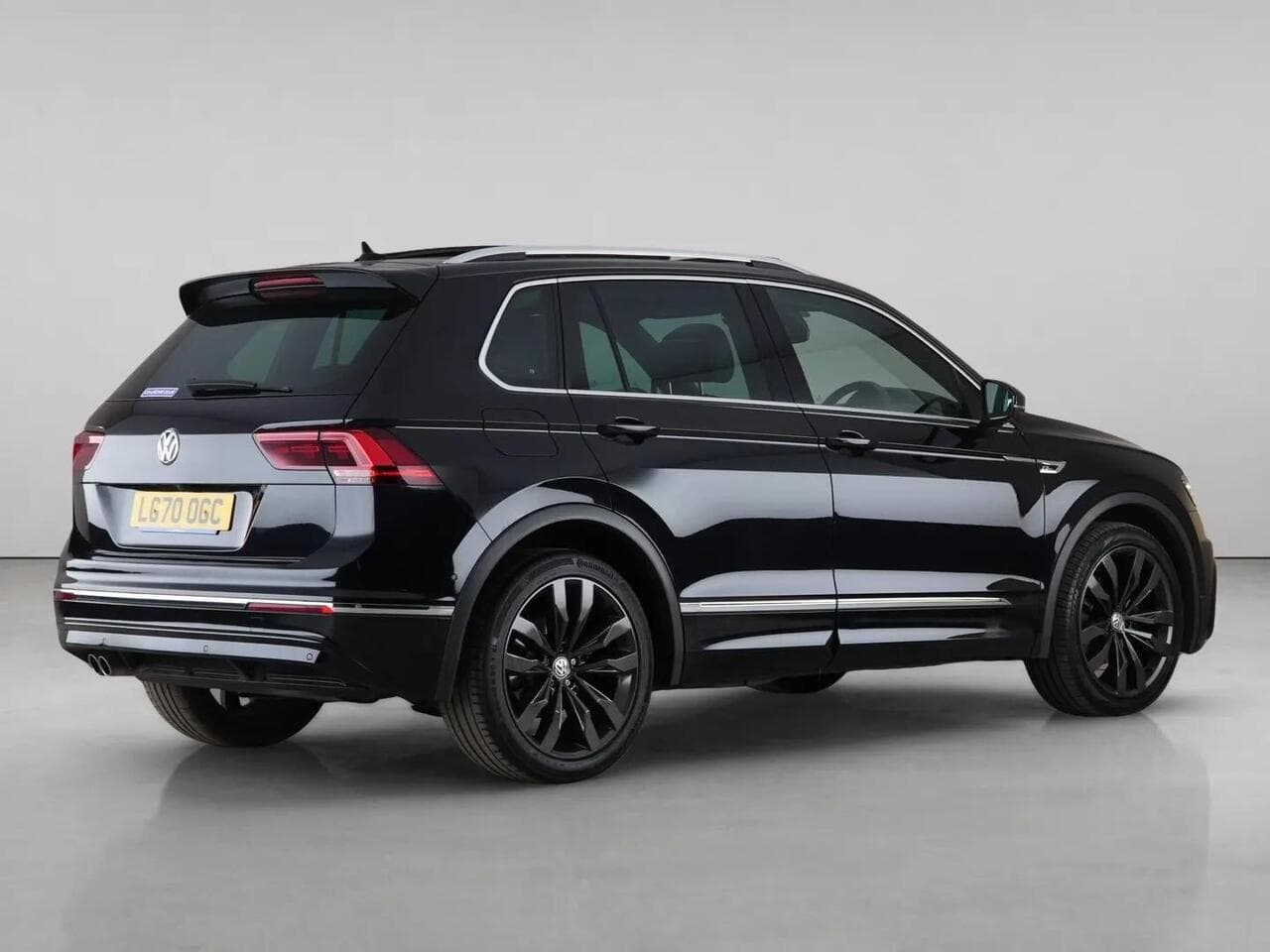 Volkswagen Tiguan thumbnail Rear Right
