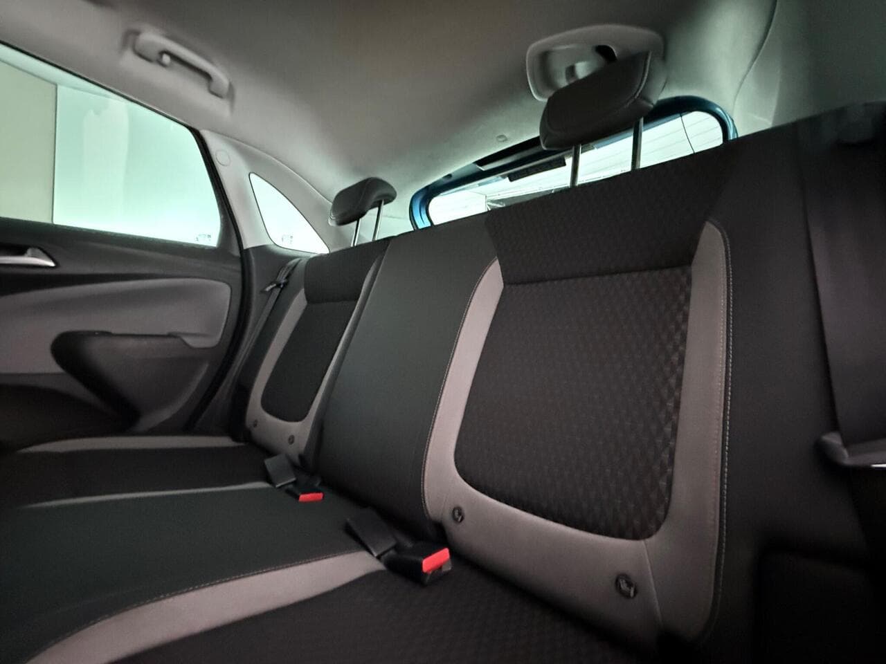 Vauxhall Crossland X thumbnail Seats Rear
