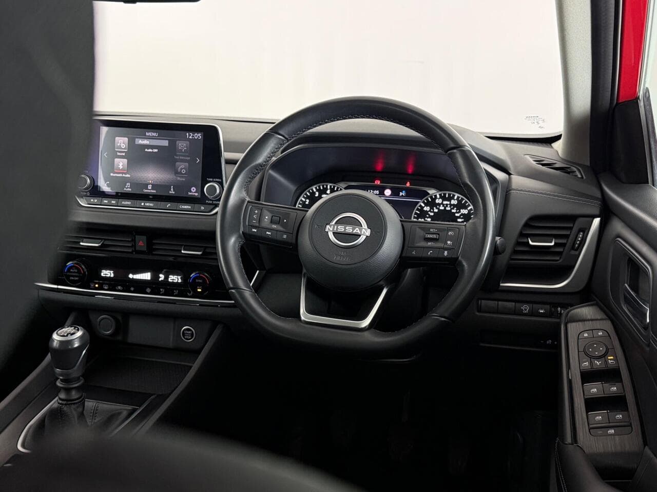 Nissan Qashqai thumbnail Steering Wheel
