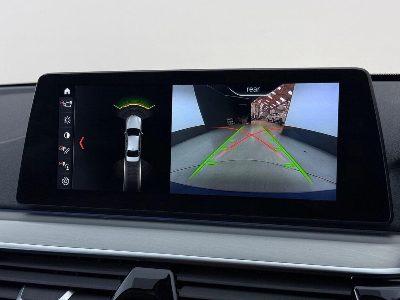 BMW 5 Series thumbnail Infotainment System