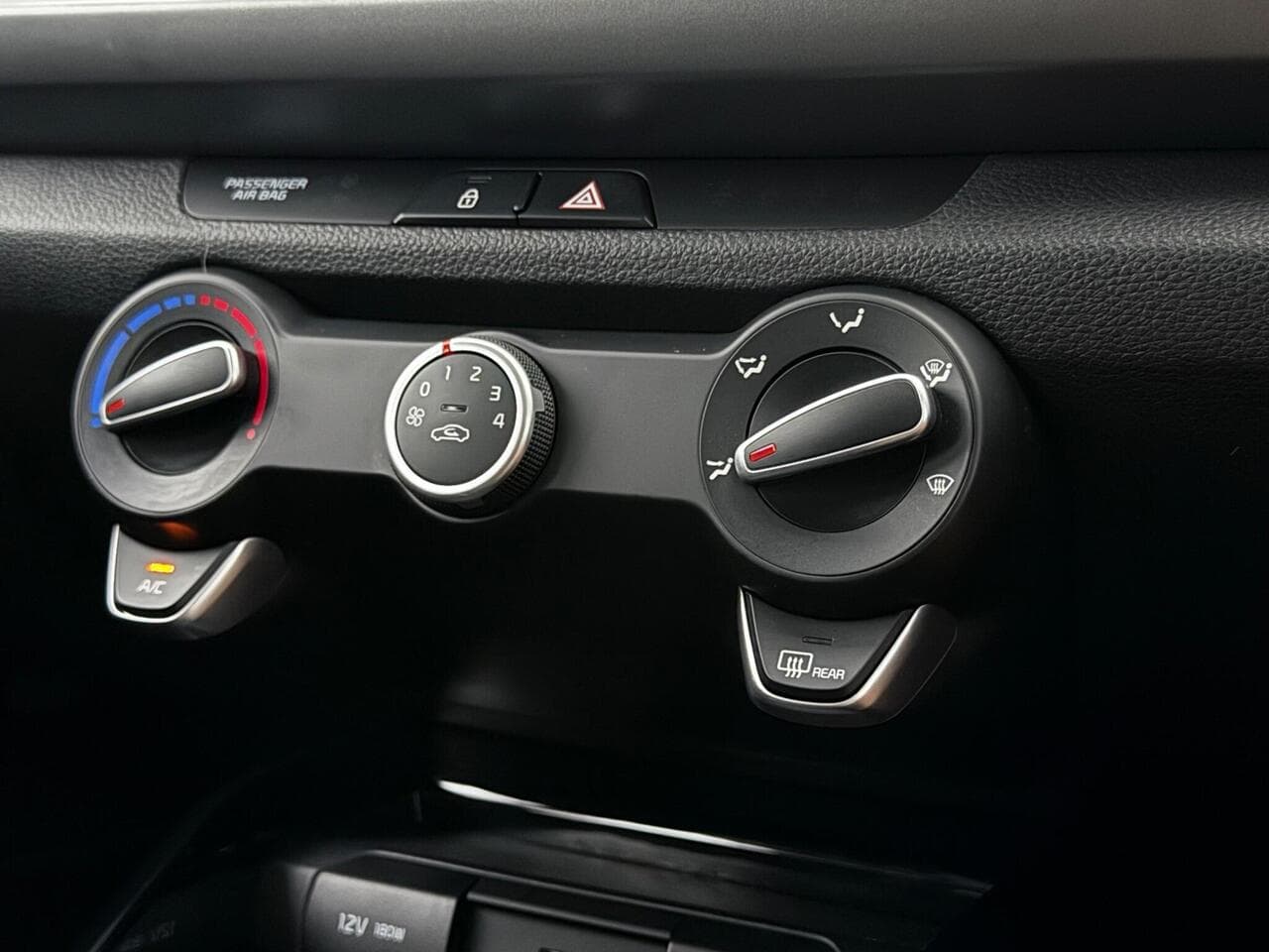 Kia Rio thumbnail Misc Controls