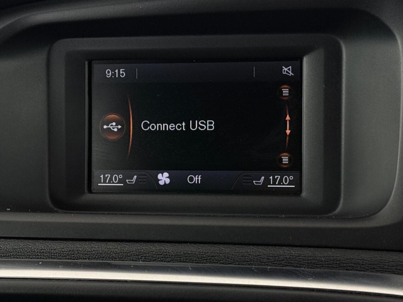 Volvo V40 thumbnail Infotainment System