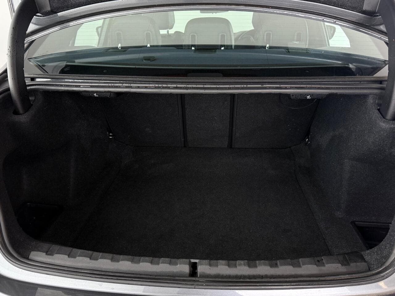 BMW 3 Series thumbnail Boot