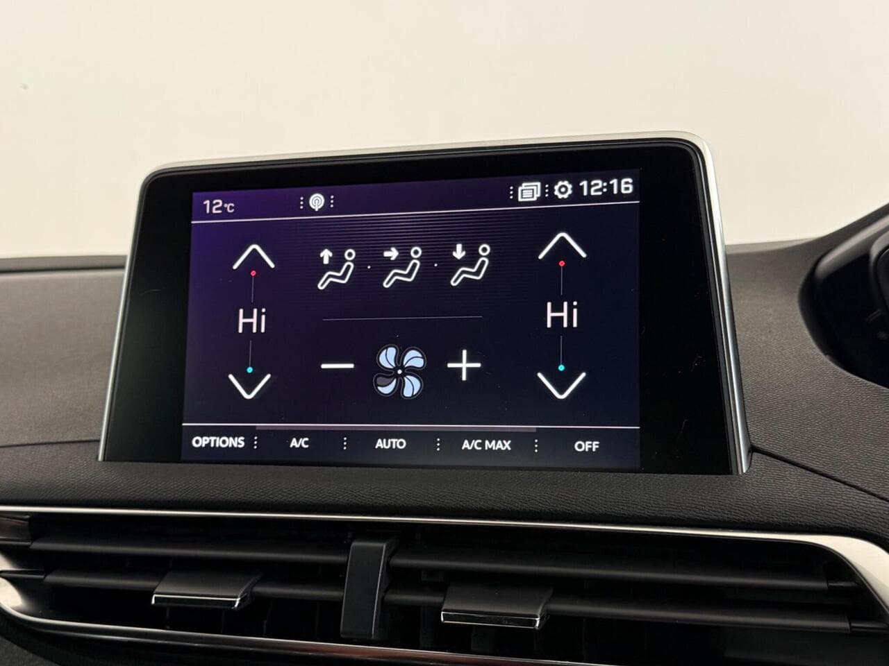 Peugeot 3008 thumbnail Infotainment System