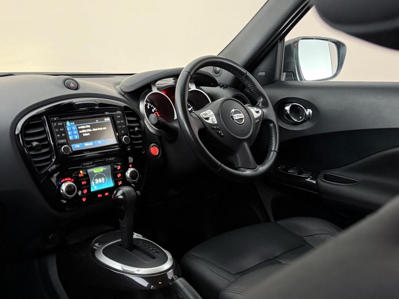 Nissan Juke thumbnail Interior Front