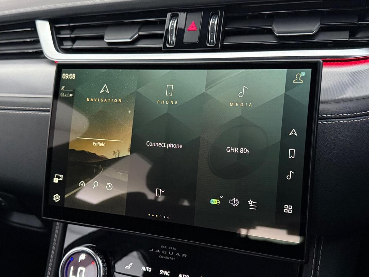 Jaguar F-PACE thumbnail Infotainment System