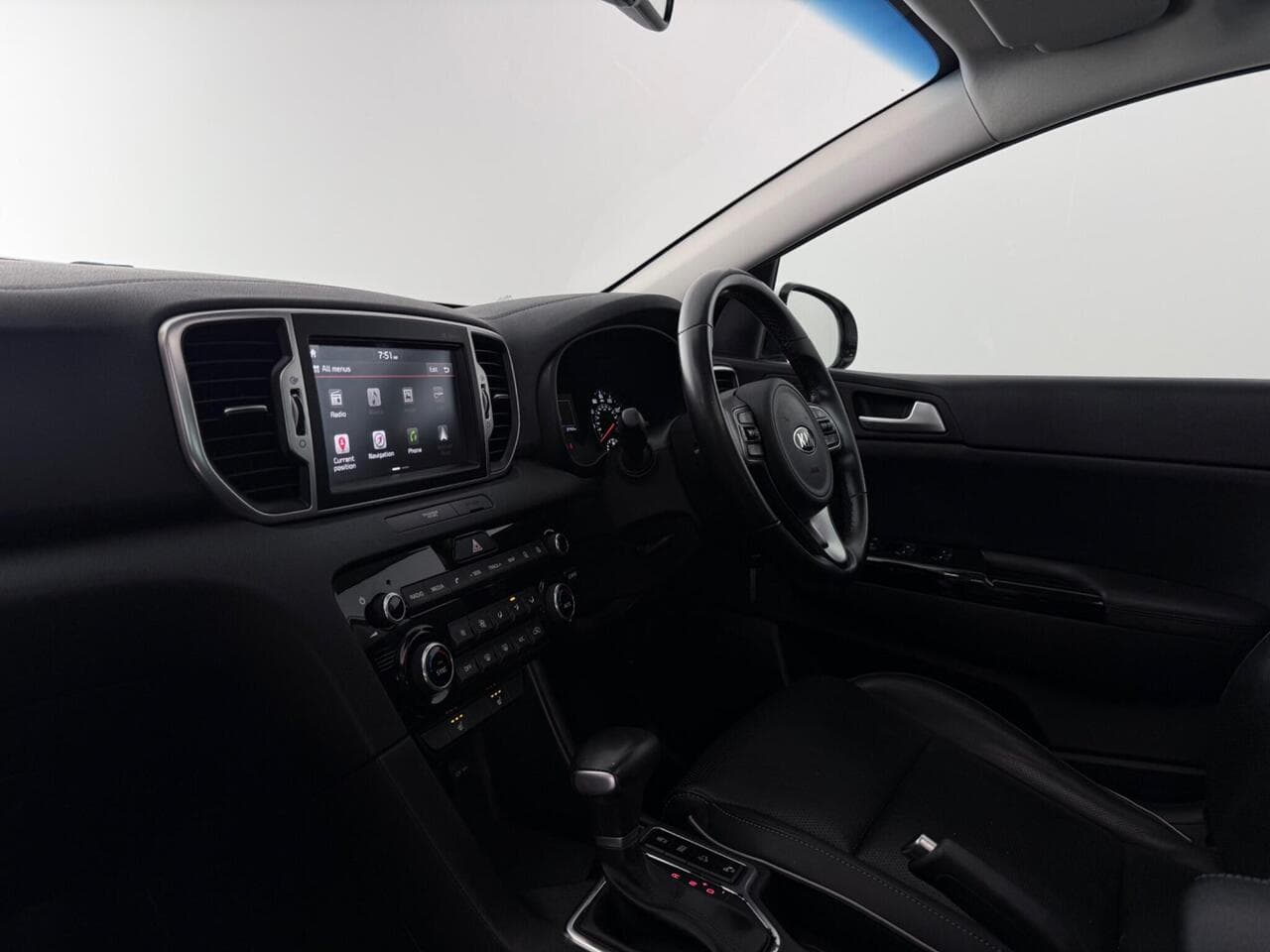 Kia Sportage thumbnail Interior Front