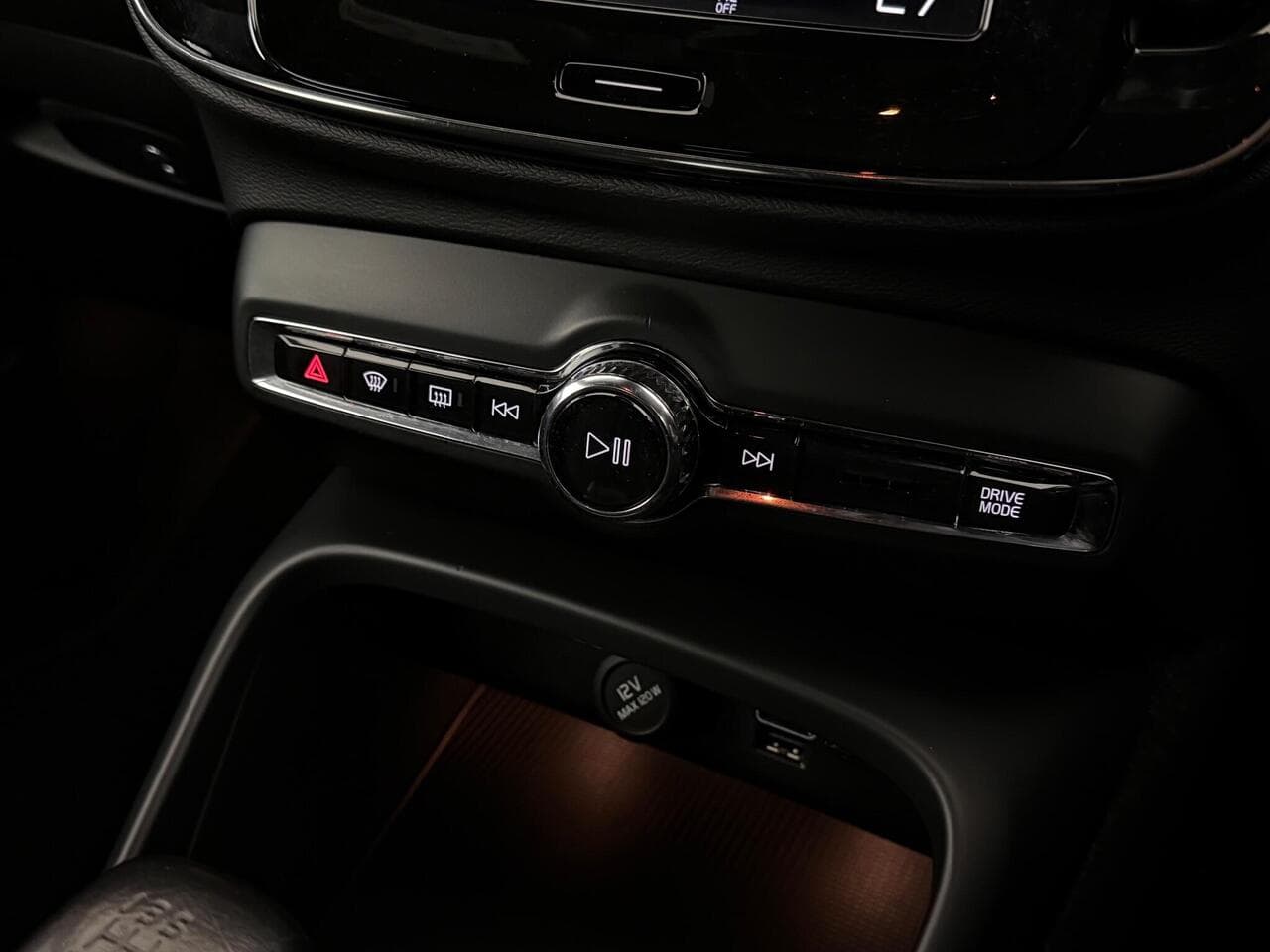 Volvo XC40 thumbnail Misc Controls