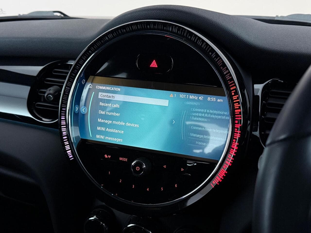 MINI Hatch thumbnail Infotainment System
